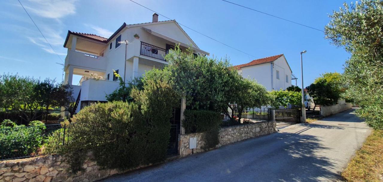 Apartments Romarin Supetar Exterior foto
