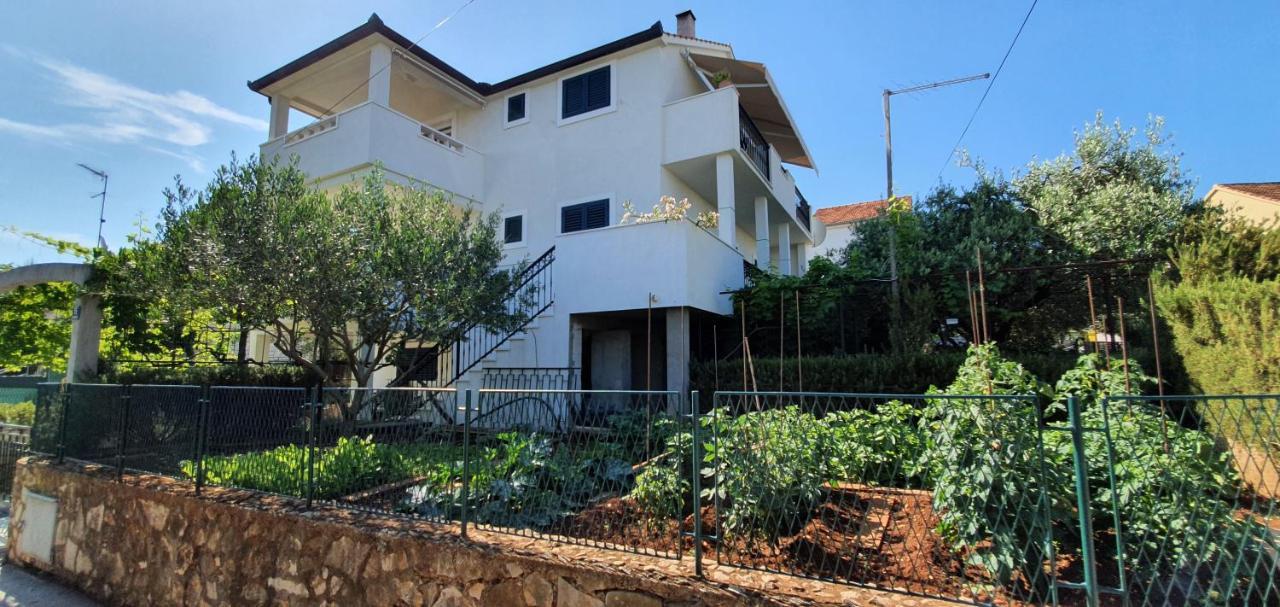 Apartments Romarin Supetar Exterior foto