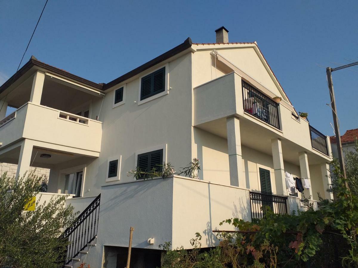 Apartments Romarin Supetar Exterior foto